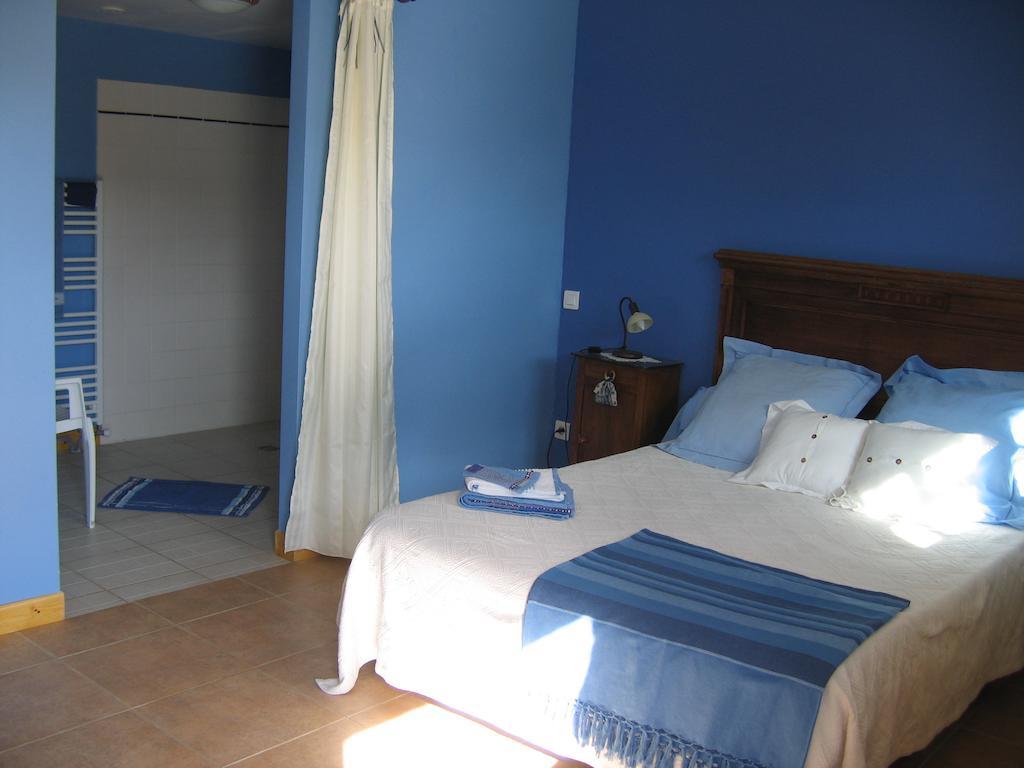 La Ferme Des Genets Bed and Breakfast Medeyrolles Camera foto