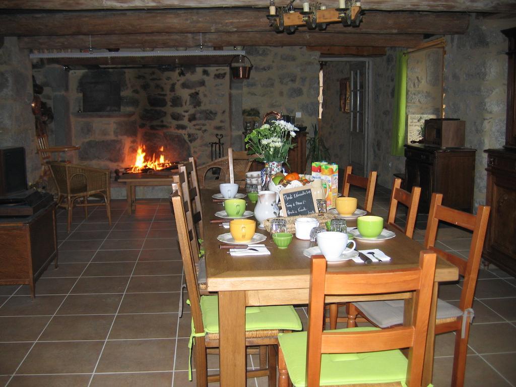 La Ferme Des Genets Bed and Breakfast Medeyrolles Esterno foto