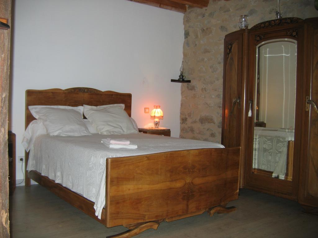 La Ferme Des Genets Bed and Breakfast Medeyrolles Esterno foto